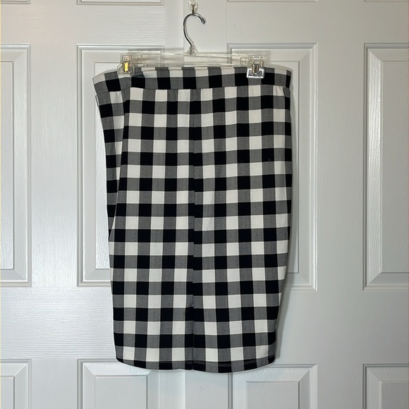 Torrid Plaid Pointe Midi Skirt, Black/White Checkered Print, size 1x - Picture 3 of 7